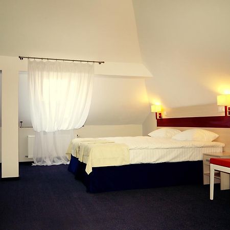 Optima Pochayiv Hotell Potjayiv Rum bild