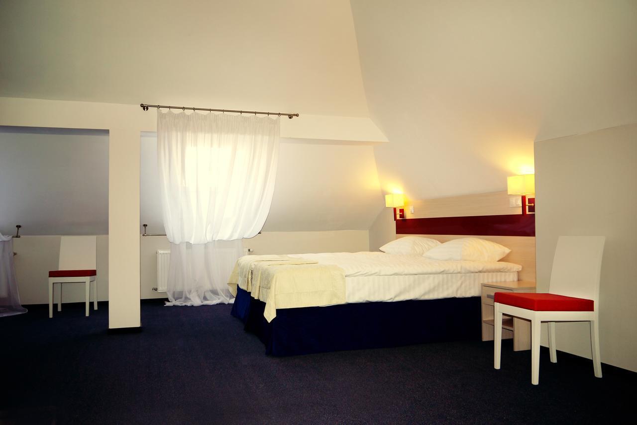 Optima Pochayiv Hotell Potjayiv Rum bild